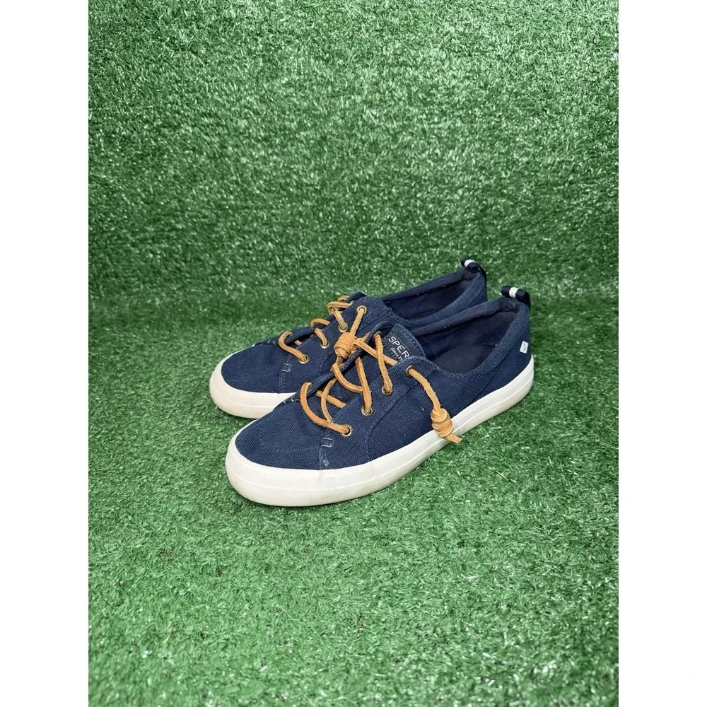 Sperry shoes crest